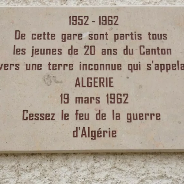 La plaque commémorative