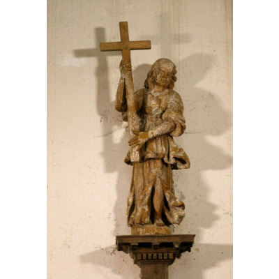 Un saint ou le Christ qui porte la Croix ?
